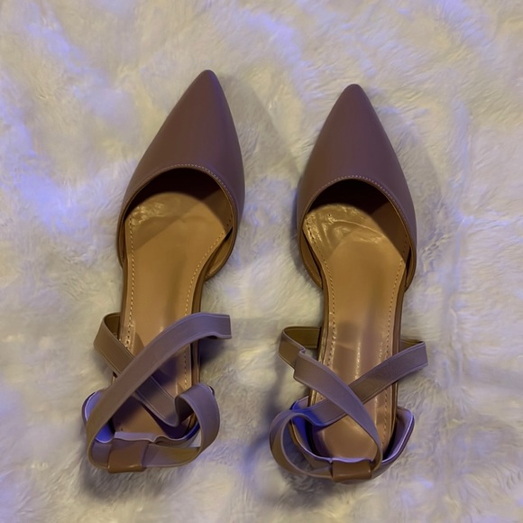 Nude Point Toe Criss Cross Strap Flats Size 8.5
New in box - Picture 2 of 3